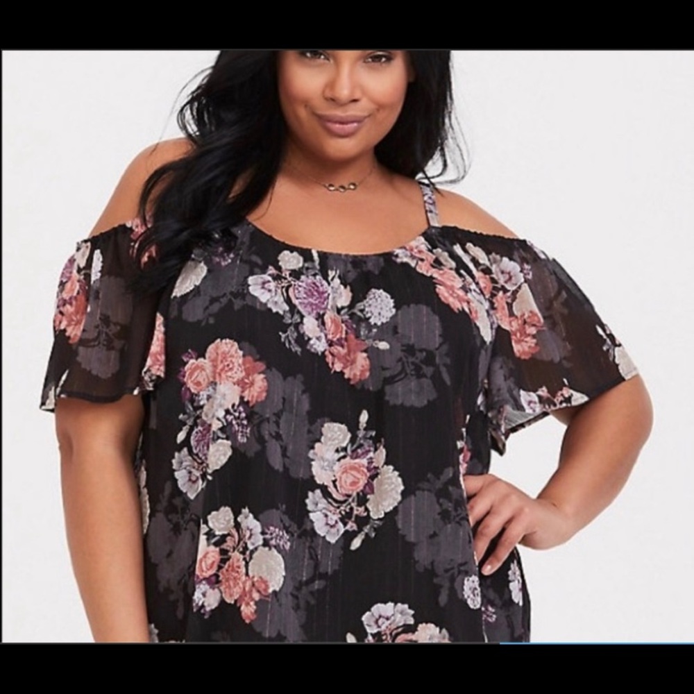 Looking for Torrid BLACK FLORAL LUREX COLD SHOULDER TOP 5x or 6x
